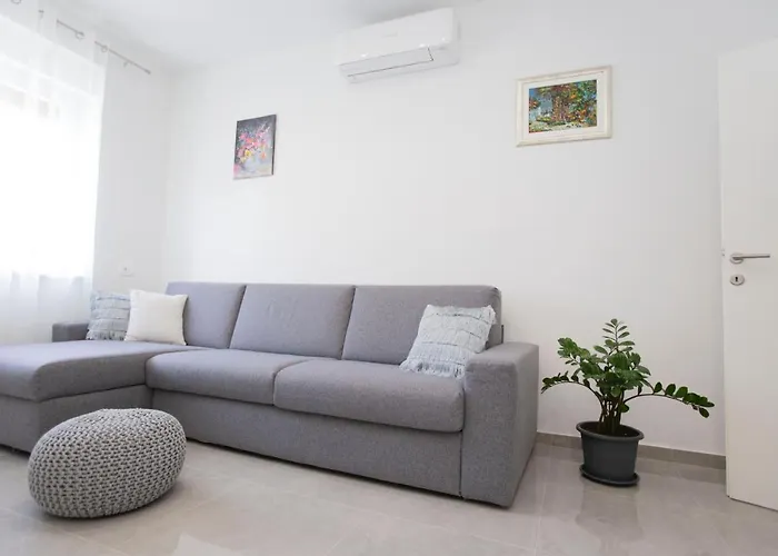 Triple A * Σπλιτ